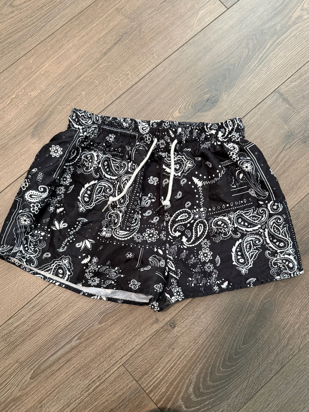 Women’s Black Paisley Drawstring Shorts size medium